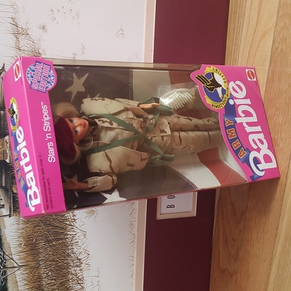 1992 Army Barbie - Picture 2 of 11